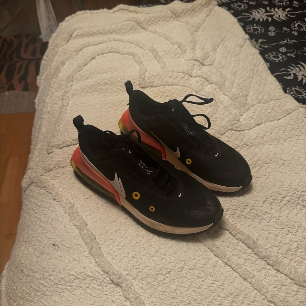 Nike Black and Pink Athletic Shoes - Picture 2 of 5